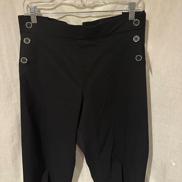 Women’s Daily Thread Capris - Picture 3 of 4